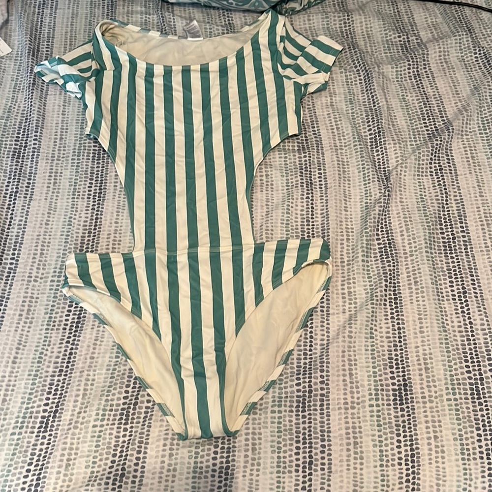 Backless one piece bathing suit
